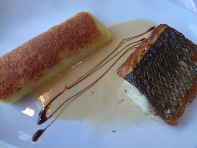Bar sauvage et cannelloni de poireaux © GP