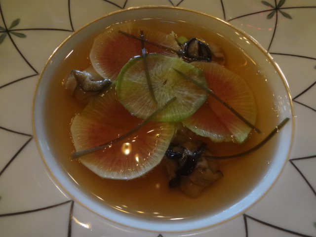 Huîtres et bouillon d'algues et bonite © GP