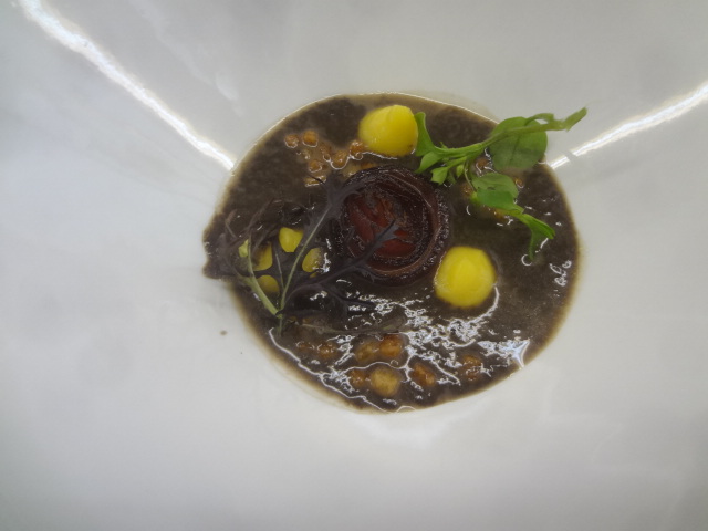 Crème de trompettes, oignons rouge caramélisé © GP