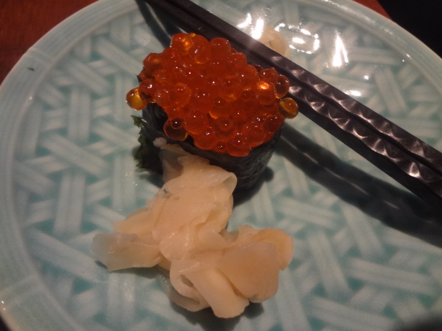 Oeufs de saumon en sushi © GP