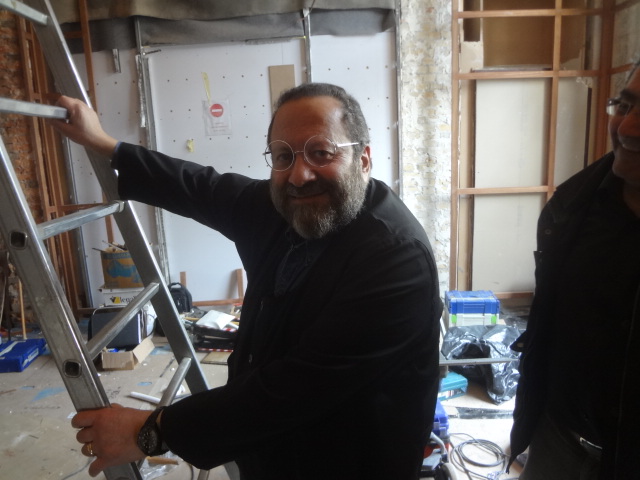 Guy Job et les travaux de la nouvelle salle © GP
