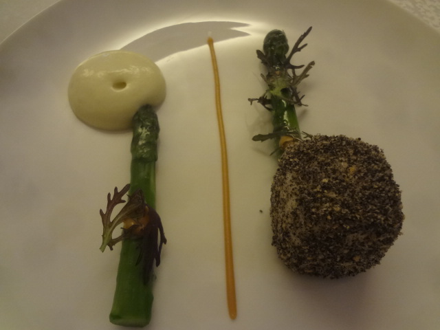 Oeuf cube et sésame torréfié © GP