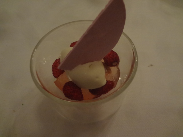 Gelée de rhubarbe, fraises des bois © GP