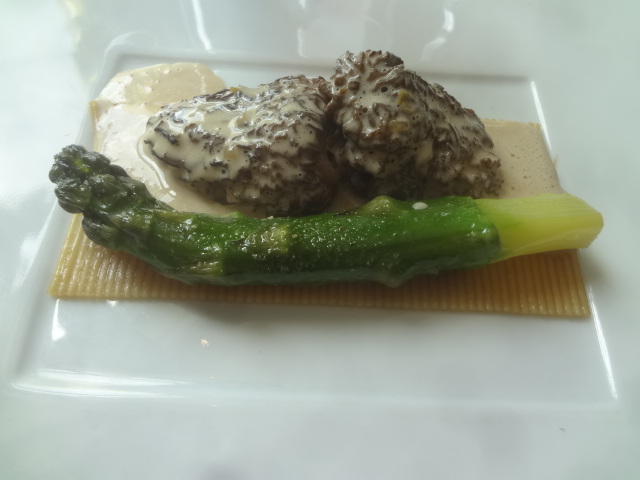 Asperges et morilles © GP