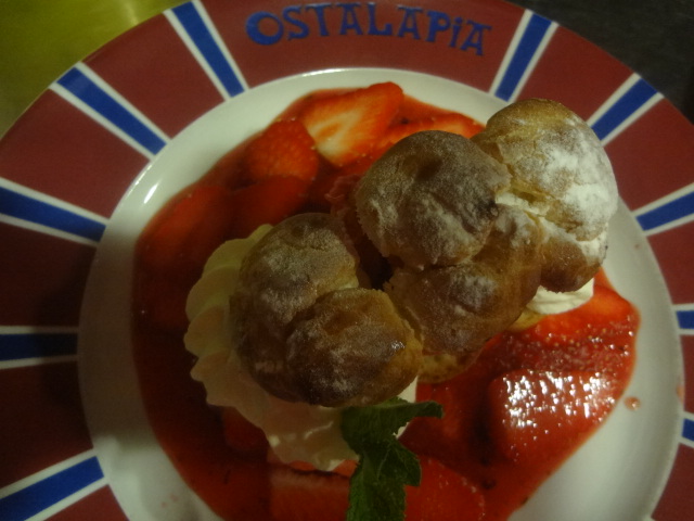 Fraises en profiteroles © GP
