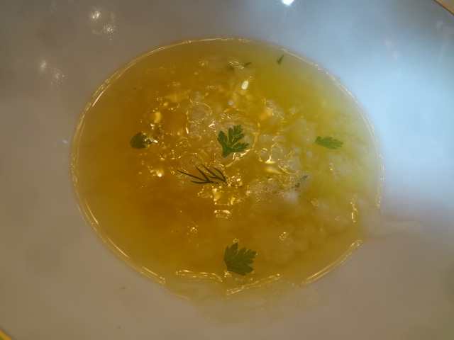 Consommé de betterave au raifort © GP