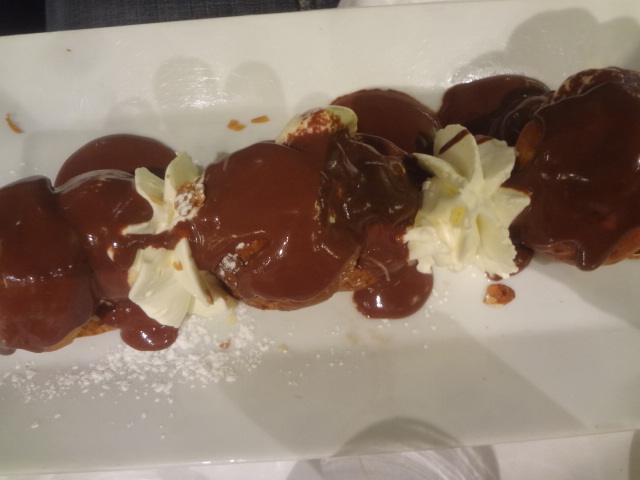 Profiteroles au chocolat © GP