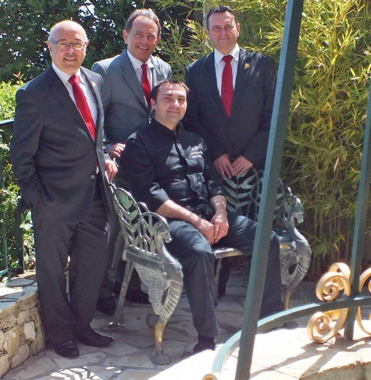 Philippe,Bruno et Claude, autour de Ronan © AA