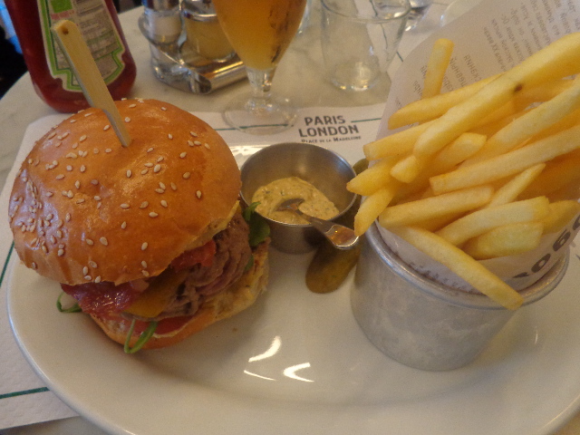 Bacon cheeseburger © GP