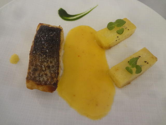 Bar de ligne et pommes de terre, sauce citron © GP