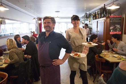 Antoine Anclin et la serveuse