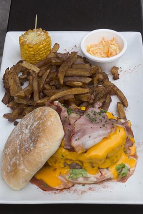 Hamburger © Maurice Rougemont