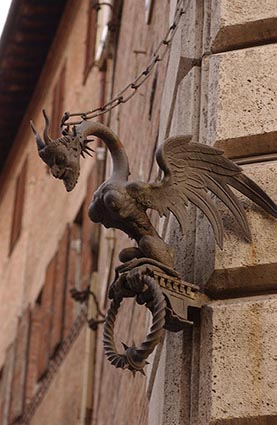 Au pignon d'une rue © Maurice Rougemont
