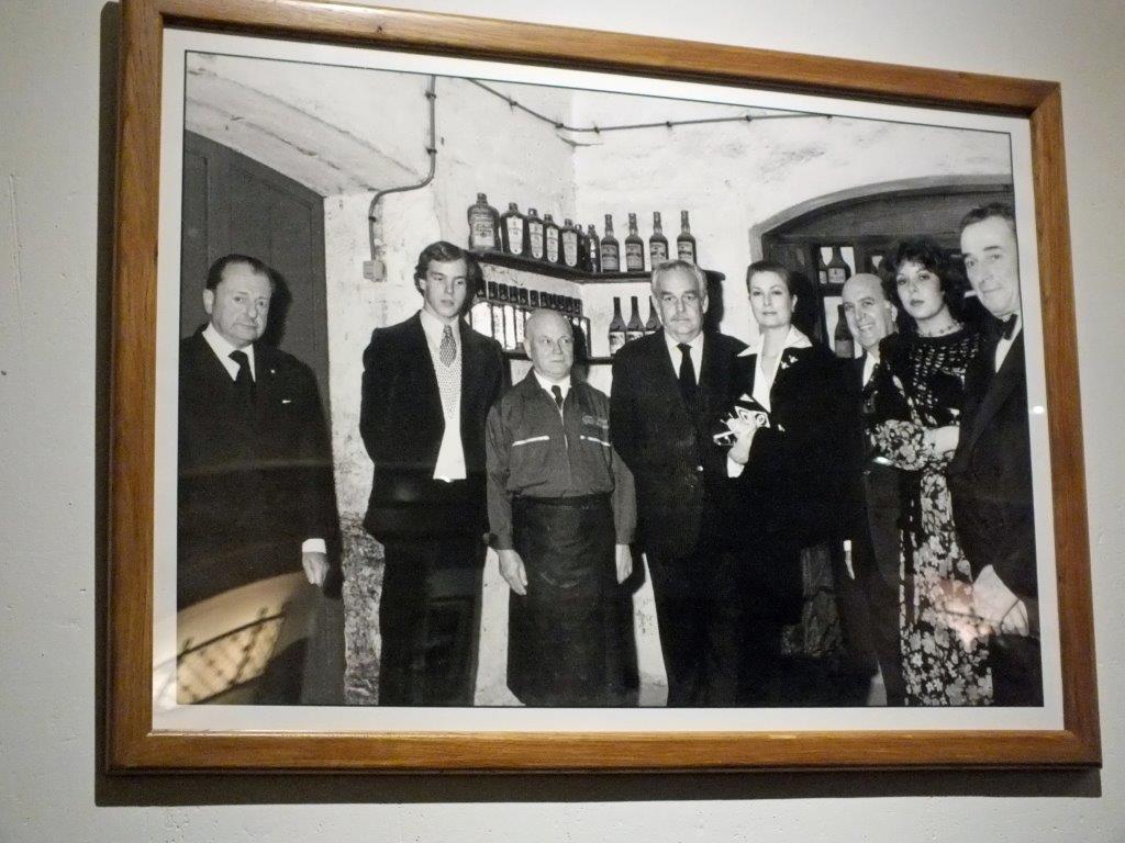 La famille princière en cave © AA