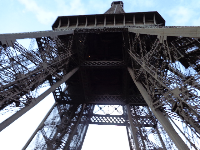 La Tour Eiffel vue du dessous © GP