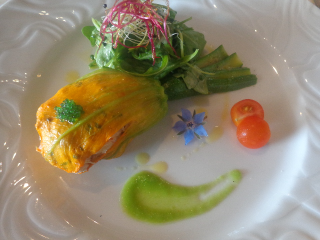 Courgette fleur farcie de crabe © GP