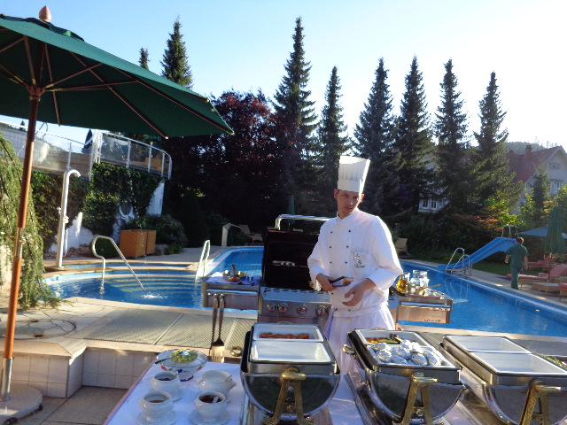 Repas à la piscine © GP
