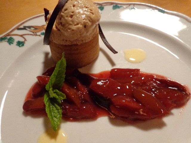 Mousse praliné aux quetsches © GP