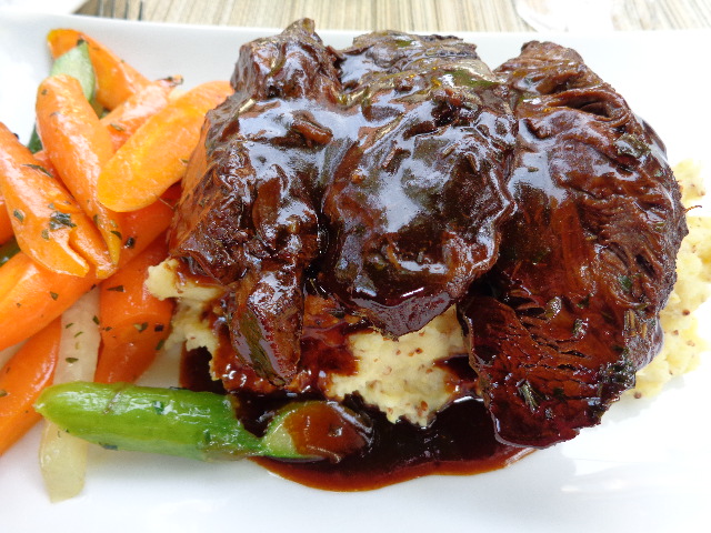 Joue de boeuf au vin rouge © GP