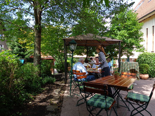 Service au jardin © GP