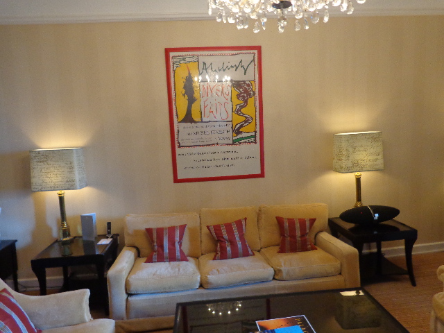 Salon d'une suite moderne © GP