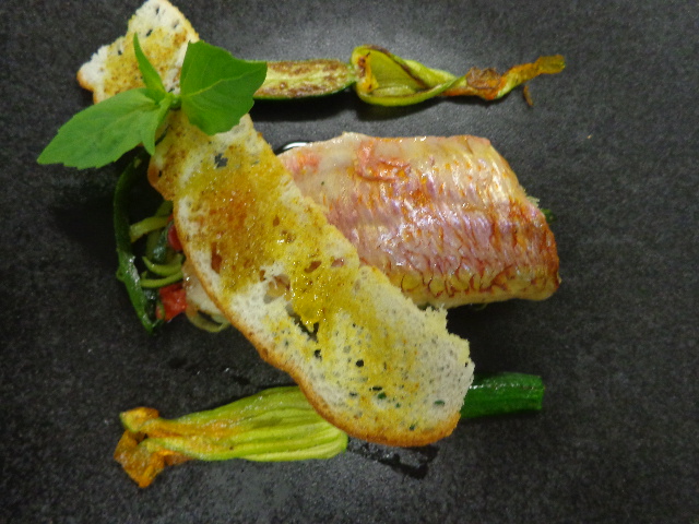 Rouget et courgettes fleurs © GP