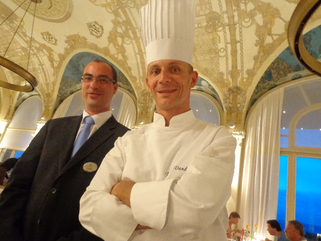 Patrice Vander et le maître d'hôtel © GP
