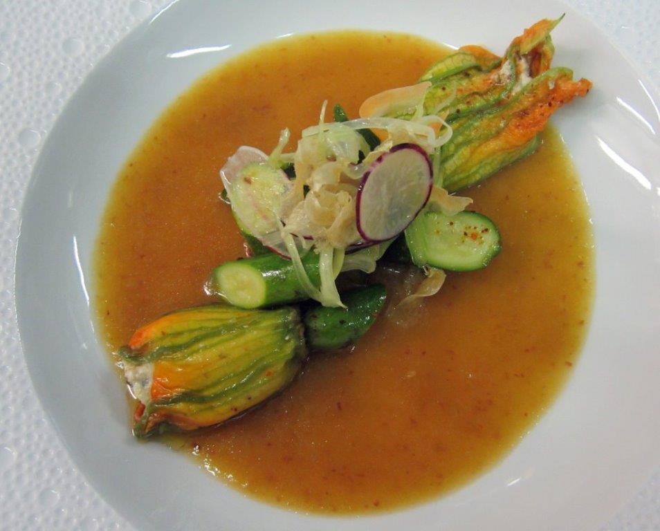 Fleur de courgette farcie © AA