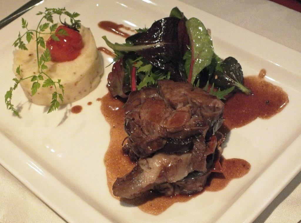 Jarret de veau braisé et aubergine © AA