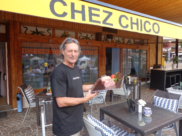 Chico et son "bife" © GP