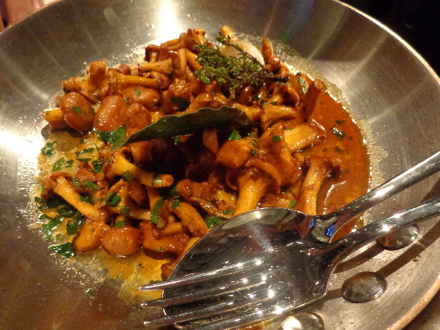 Poêlée de girolles © GP