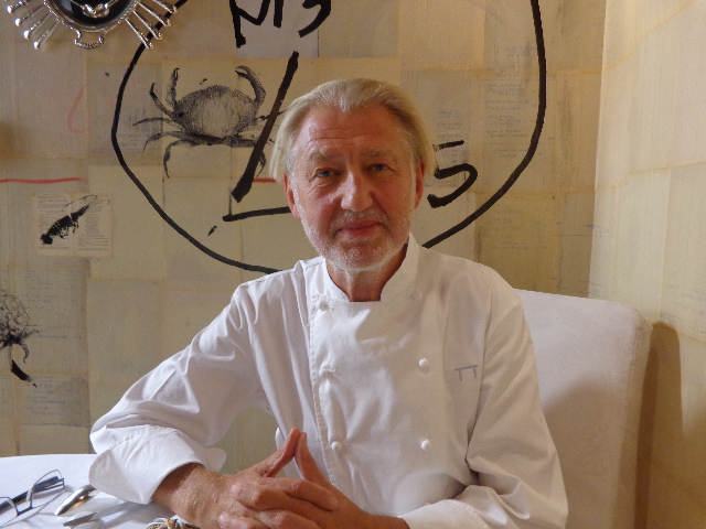 Pierre Gagnaire à sa table © GP