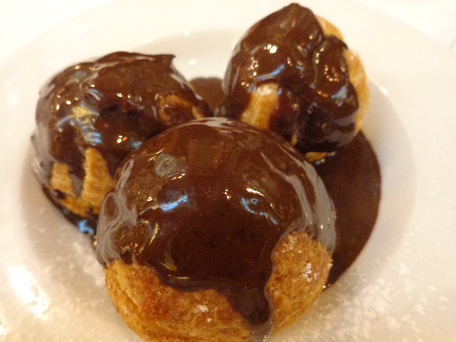 Profiteroles au chocolat © GP