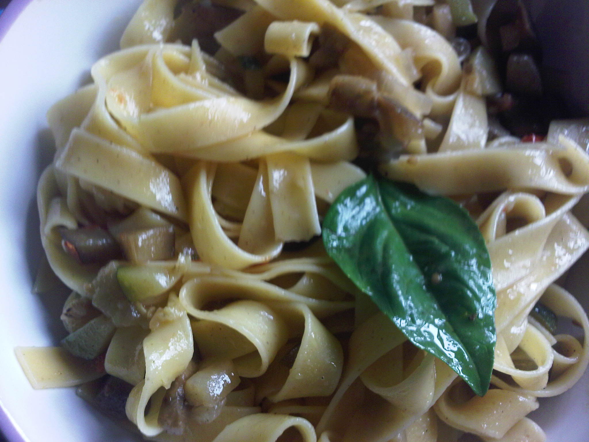 Tagliatelles de saumon et fondue de légumes © SK