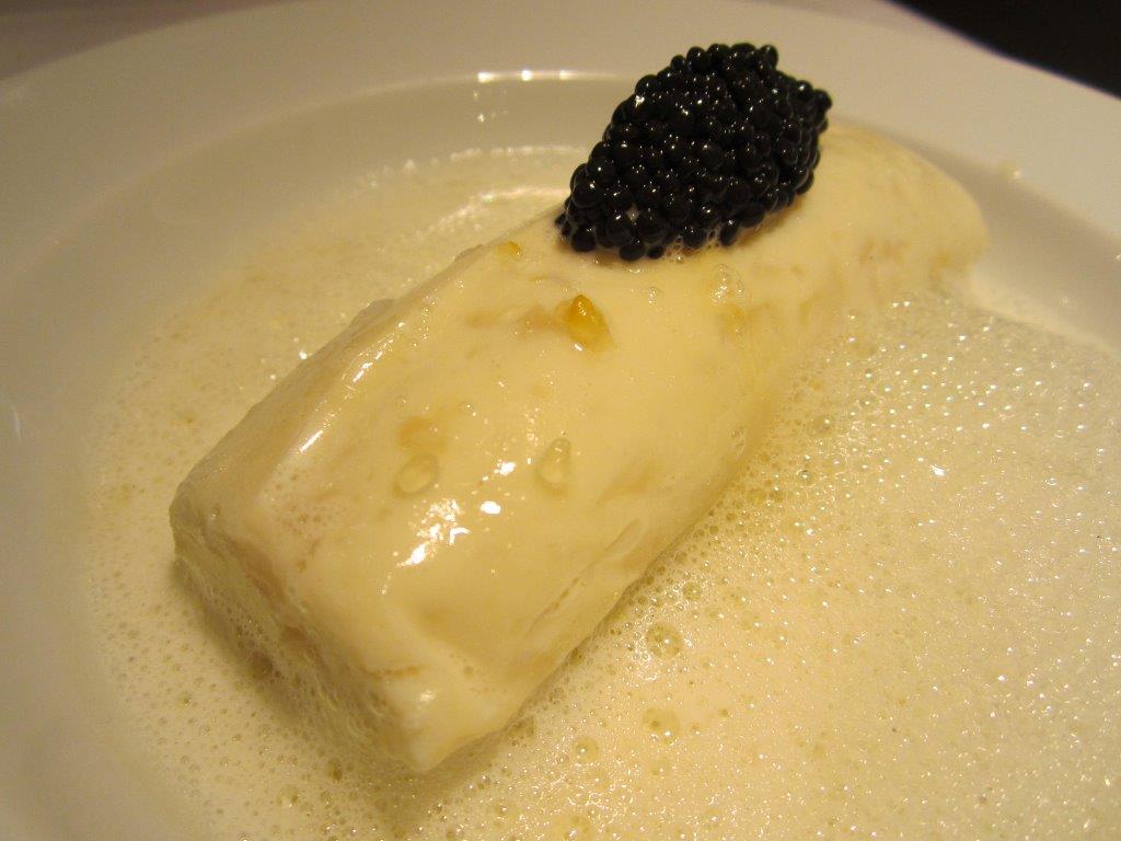Blanc manger de sandre à l'aigre-doux © AA