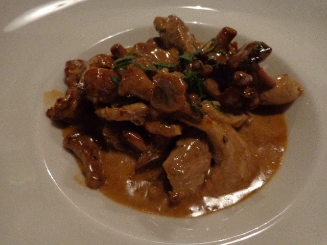 Quasi de veau aux girolles © GP