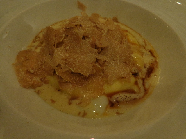 Oeuf crémeux, lard et truffe blanche © GP