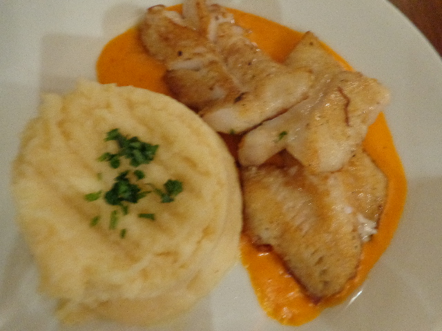 Dorade au coulis de poivrons © GP