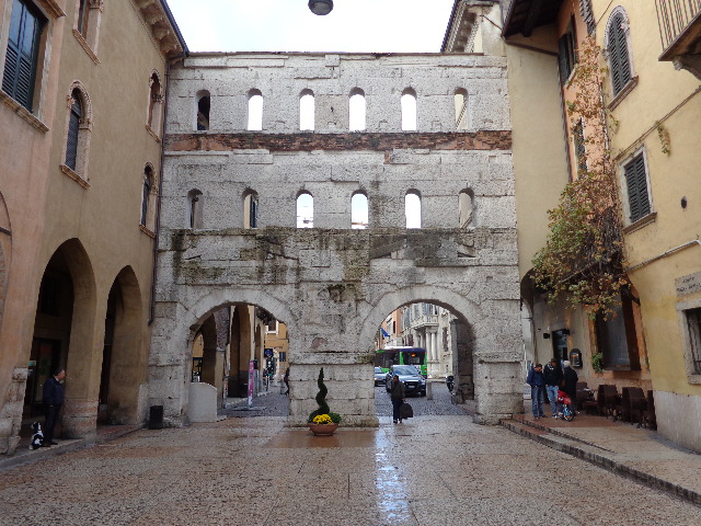 La porte Borsari © GP