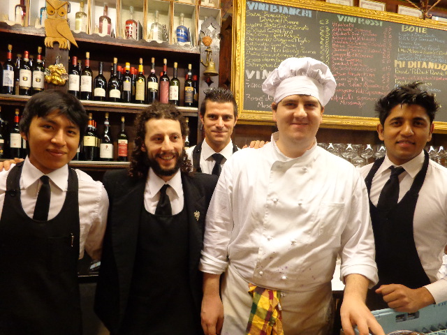 L'équipe au bar © GP