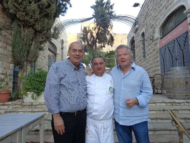 Avec Shalom et Moshe Basson, sous la porte de Jaffa © GP