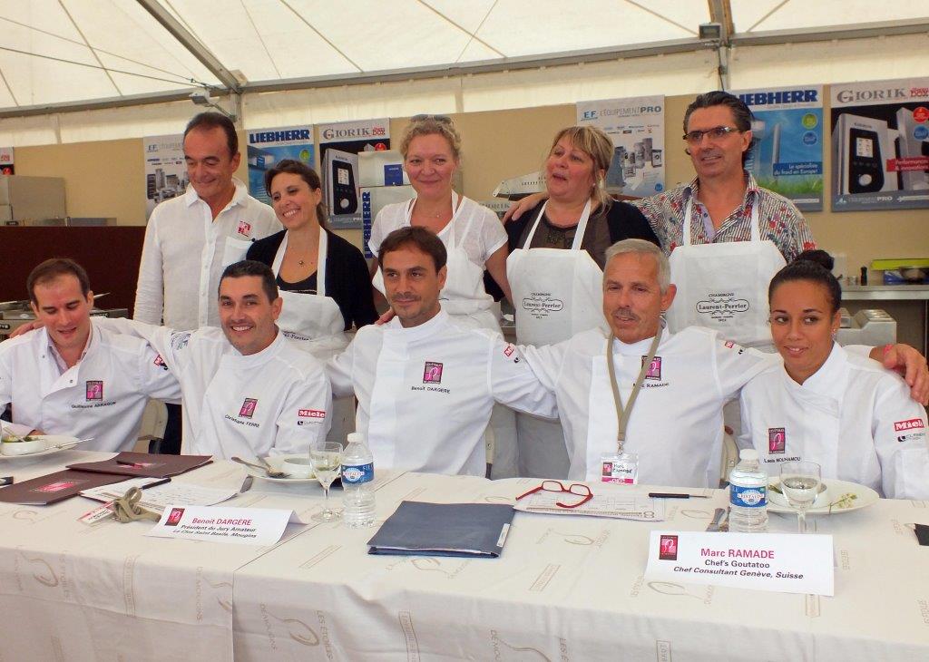Le maire de Mougins, les amateurs et le jury © AA