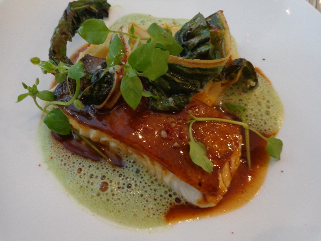 Cabillaud à la purée de pois chiches © GP