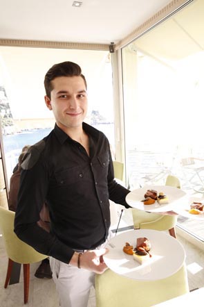 Le service © Maurice Rougemont