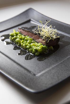 Boeuf charbon et petits pois © Maurice Rougemont