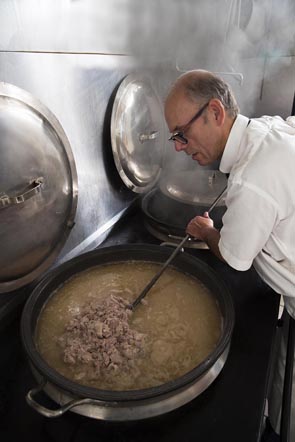 Jeannot Taboy au travail © Maurice Rougemont