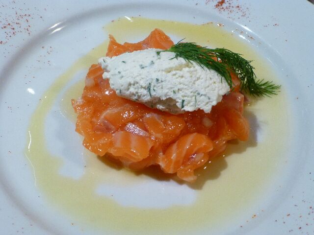 Tartare de saumon crème d'aneth © DC