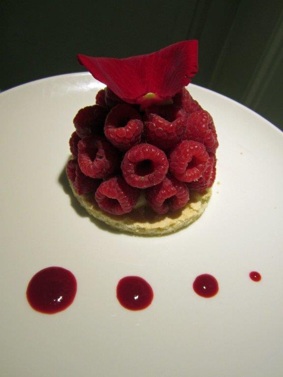 Dôme de framboises fraîches © AA