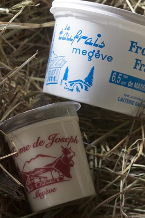 Fromage frais et yaourt © Maurice Rougemont