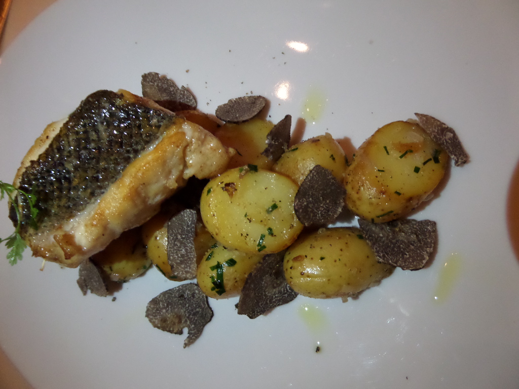 Bar et pommes de terre aux truffes © GP